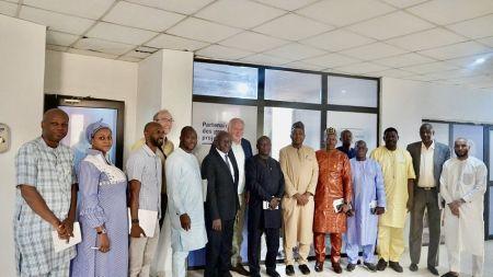 0505-128068-le-mali-s-associe-a-des-partenaires-allemands-pour-dynamiser-son-industrie-textile_M 0505-128068-le-mali-s-associe-a-des-partenaires-allemands-pour-dynamiser-son-industrie-textile_M